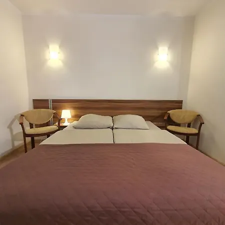 Amber 3*